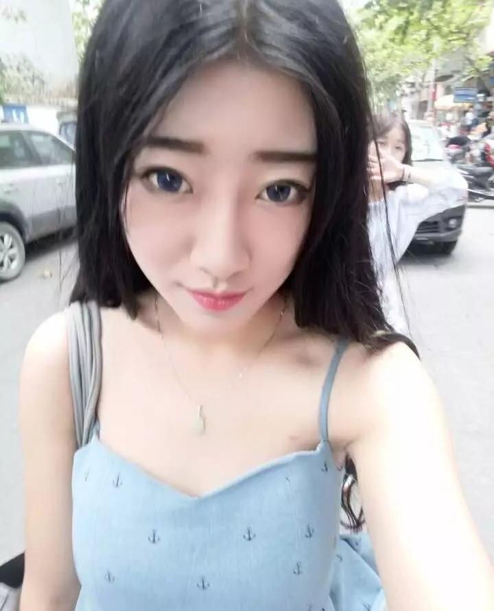 少妇身材的小姐姐