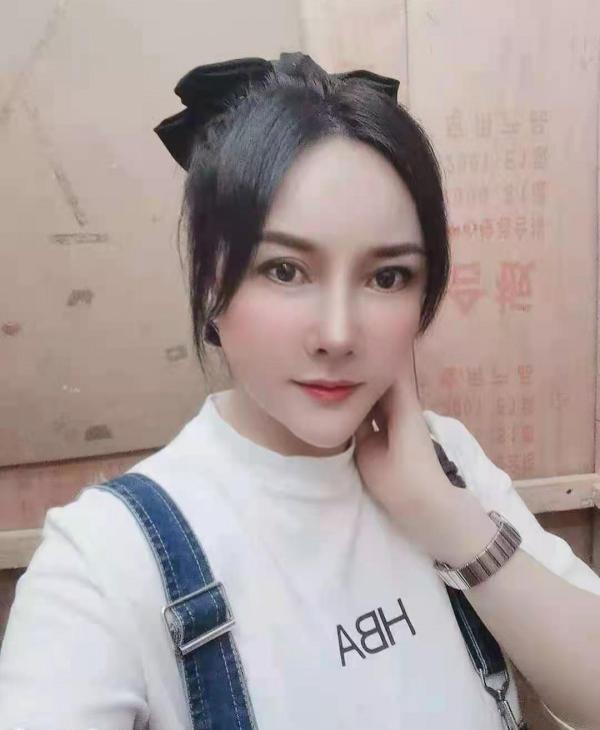 东门牛市口大胸美女