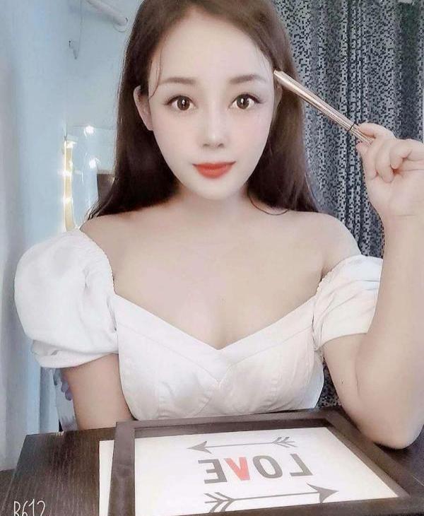 高个美女小艾米